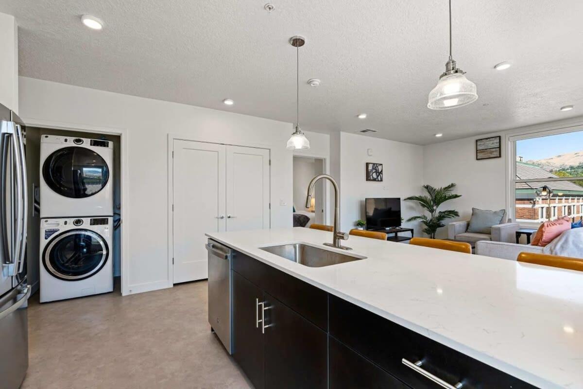 2Br Luxury Urban Escape Balcony & Fitness Center Appartement Salt Lake City Buitenkant foto