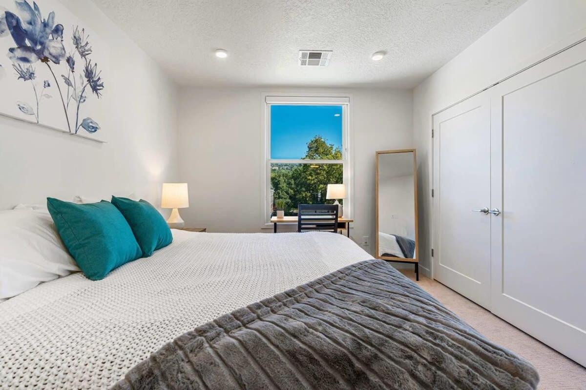 2Br Luxury Urban Escape Balcony & Fitness Center Appartement Salt Lake City Buitenkant foto