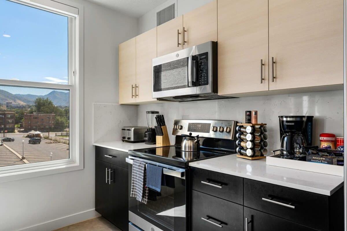 2Br Luxury Urban Escape Balcony & Fitness Center Appartement Salt Lake City Buitenkant foto