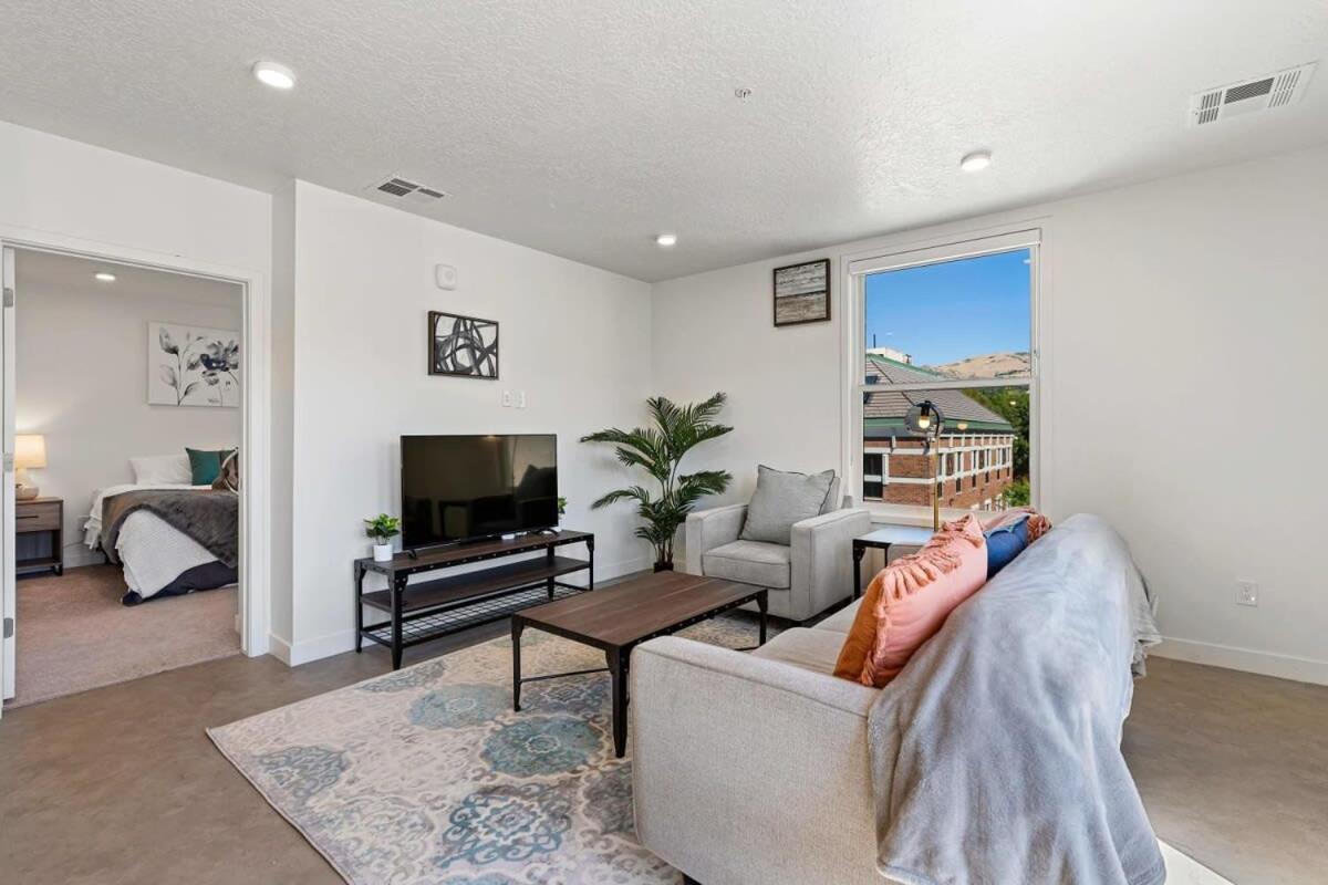 2Br Luxury Urban Escape Balcony & Fitness Center Appartement Salt Lake City Buitenkant foto