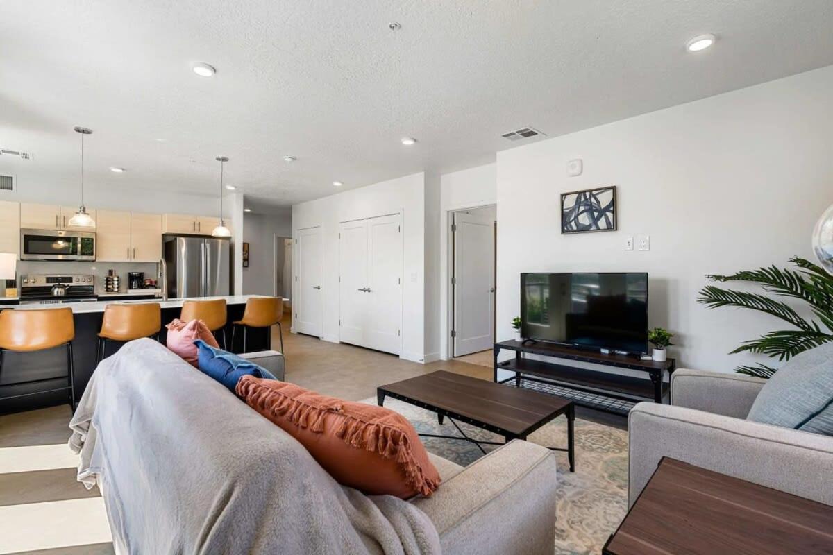 2Br Luxury Urban Escape Balcony & Fitness Center Appartement Salt Lake City Buitenkant foto