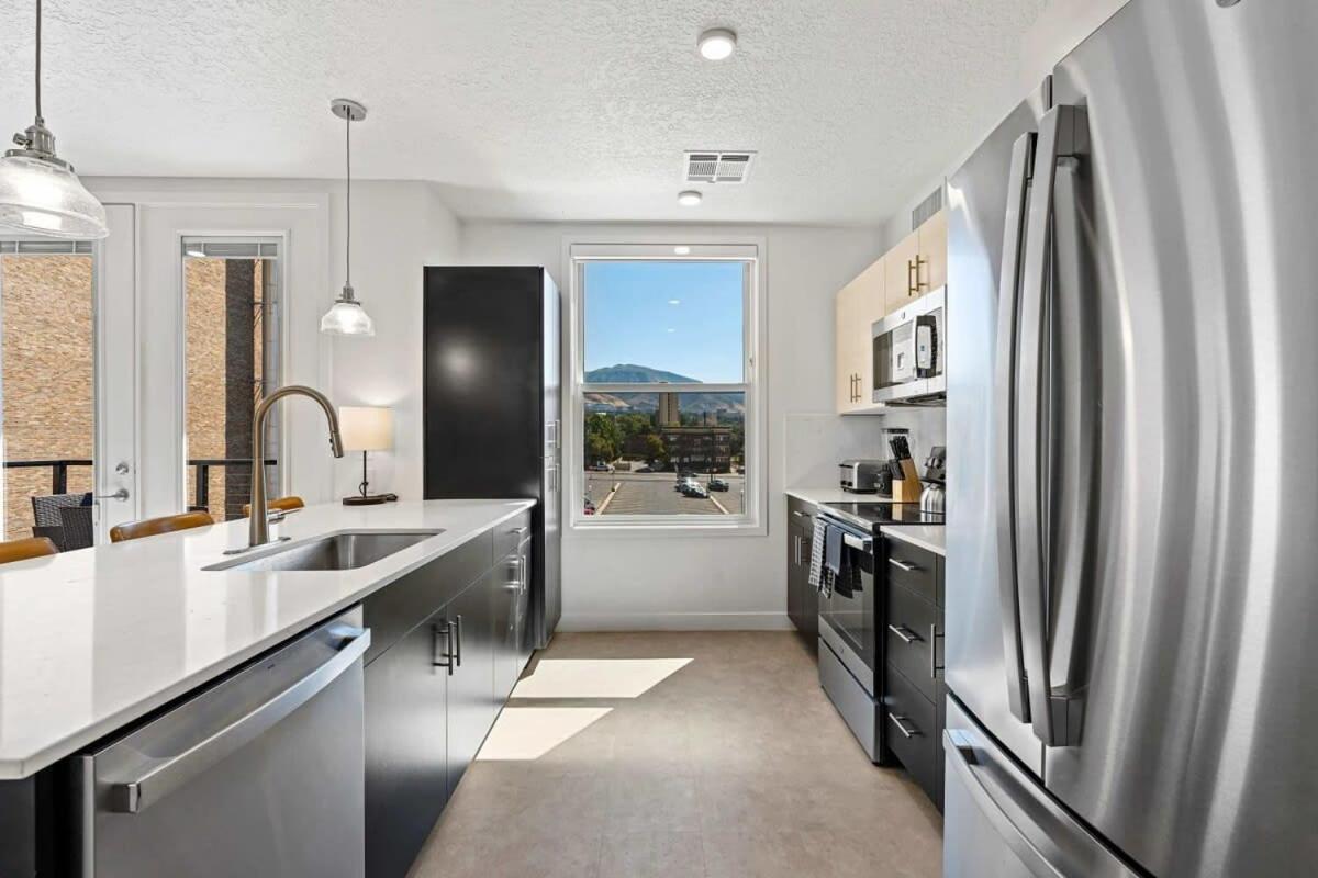 2Br Luxury Urban Escape Balcony & Fitness Center Appartement Salt Lake City Buitenkant foto