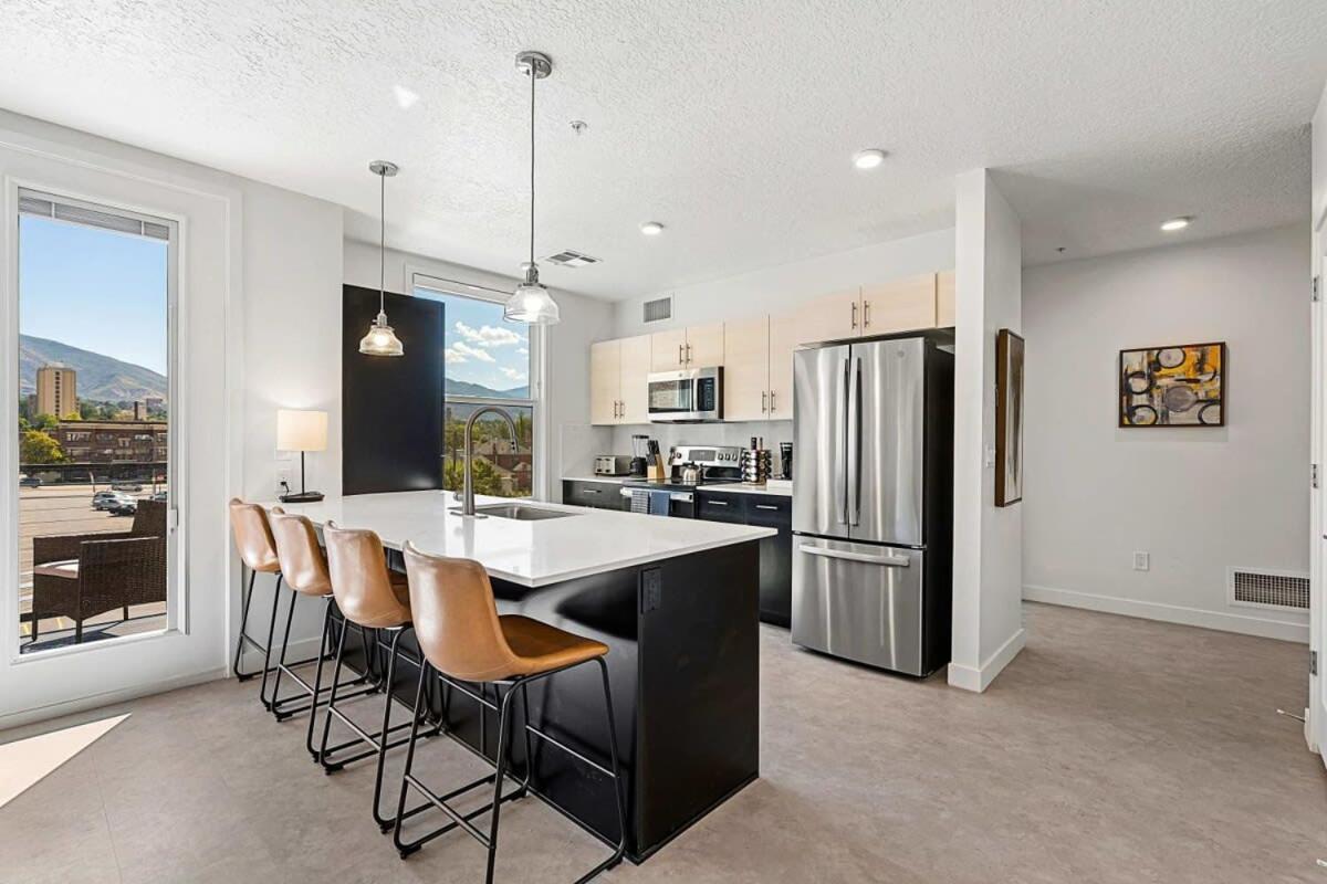 2Br Luxury Urban Escape Balcony & Fitness Center Appartement Salt Lake City Buitenkant foto